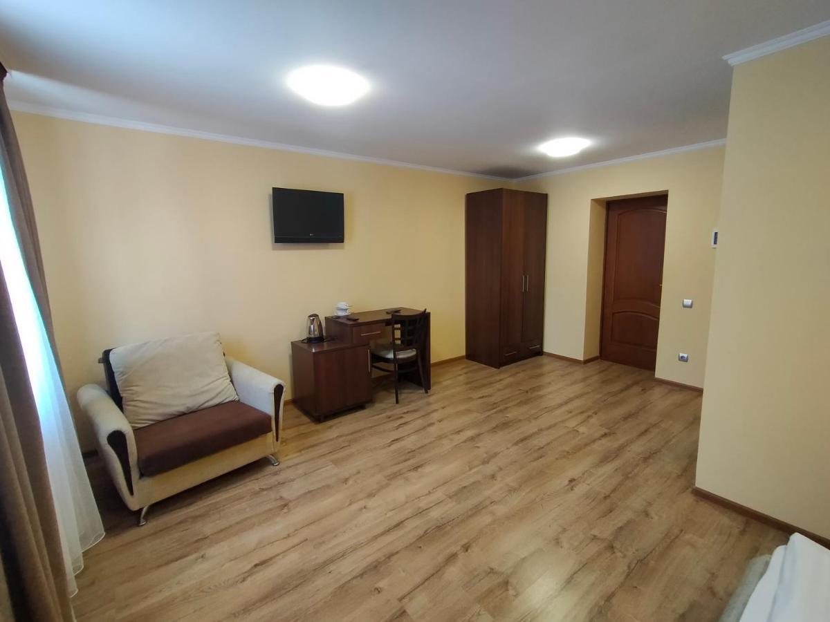 Латориця Hotel Suskovo Exterior photo